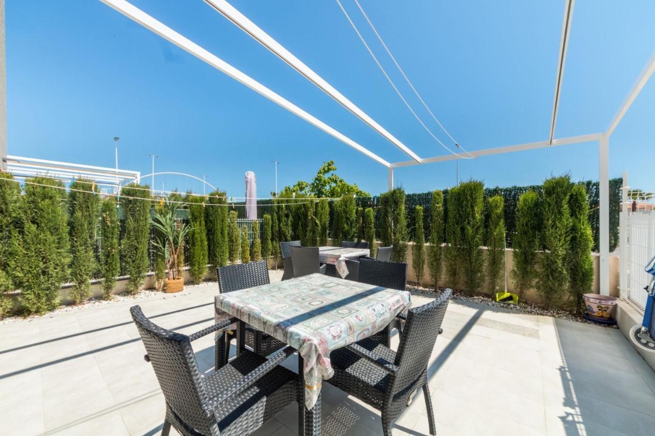 شقة Vivienda Aguas Nuevas Familiar & Deportivo تورّيفيِخا المظهر الخارجي الصورة