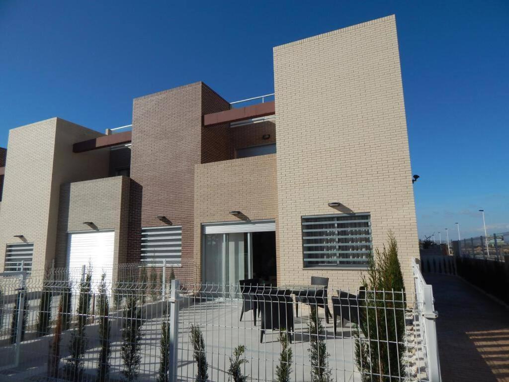 شقة Vivienda Aguas Nuevas Familiar & Deportivo تورّيفيِخا المظهر الخارجي الصورة